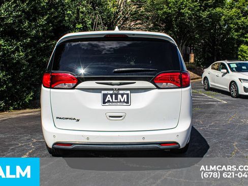 Used 2019 Chrysler Pacifica Touring Plus w/ S Appearance Package FWD image 10