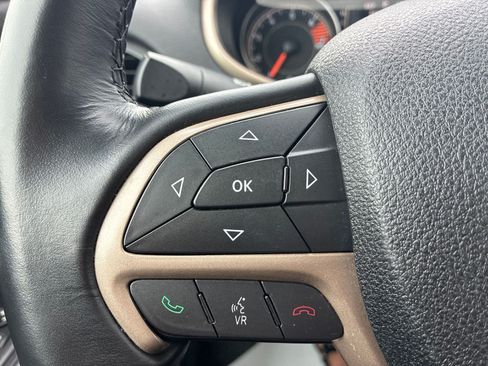 Used 2016 Jeep Cherokee Latitude FWD image 23