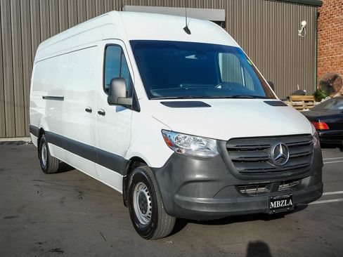 Used 2021 Mercedes-Benz Sprinter 2500 image 3