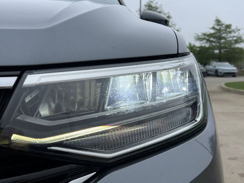 Certified 2023 Volkswagen Tiguan SE R-Line FWD image 6