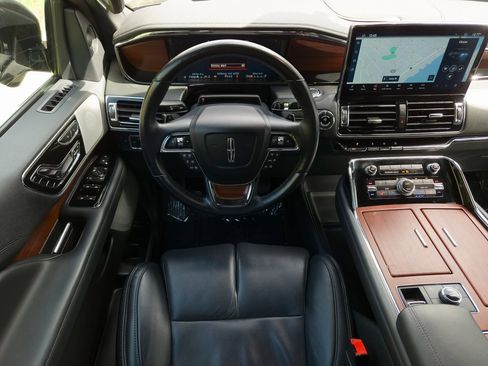 Used 2023 Lincoln Navigator Reserve image 22