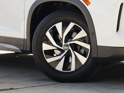 Certified 2025 Volkswagen Tiguan S FWD image 3