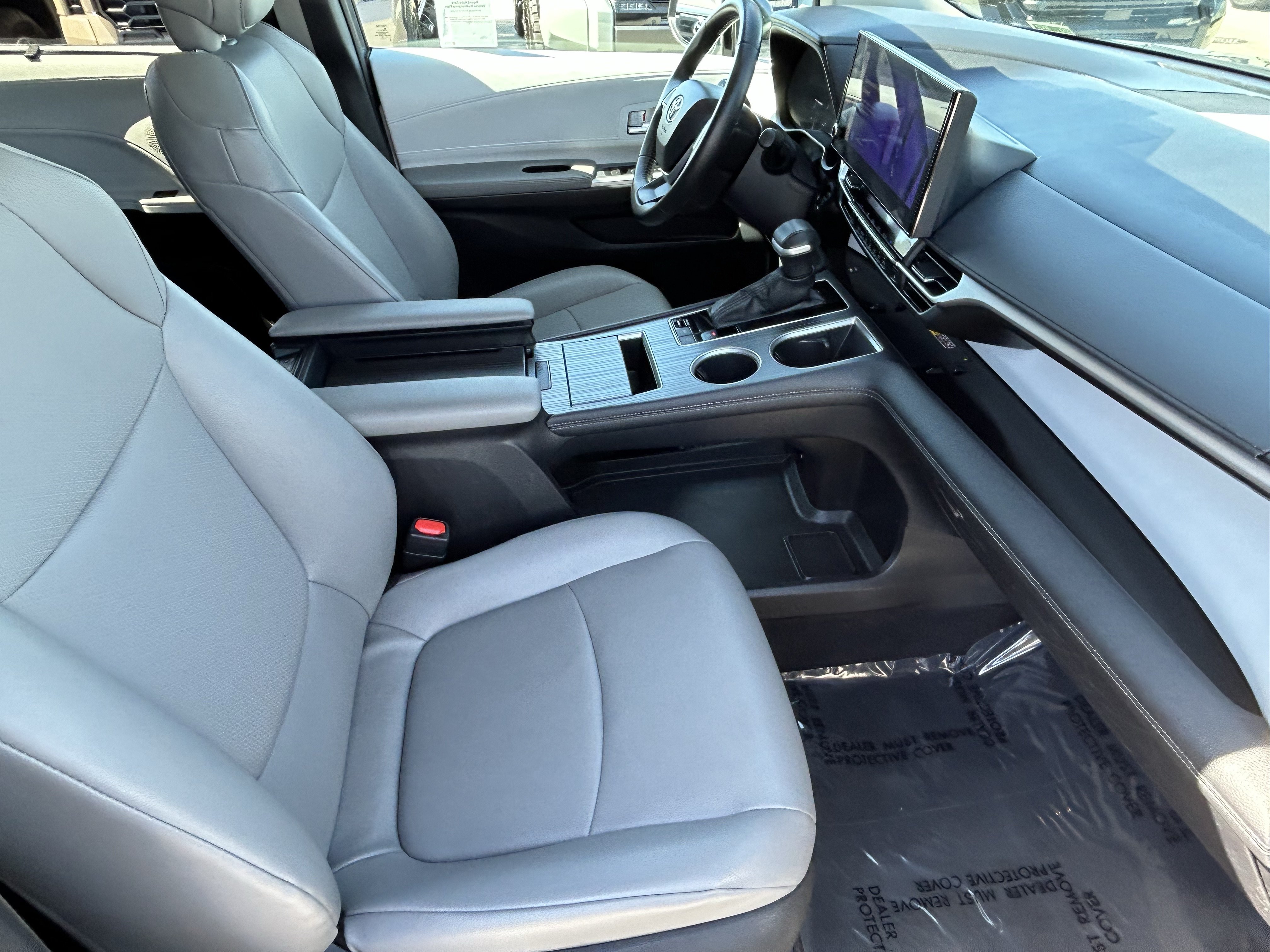 Certified 2025 Toyota Sienna XLE FWD image 10