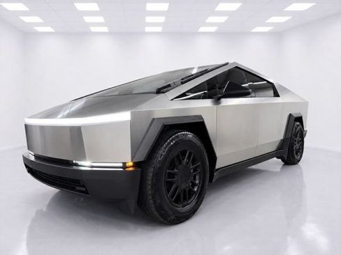 Used 2024 Tesla Cybertruck AWD Crew Cab image 8