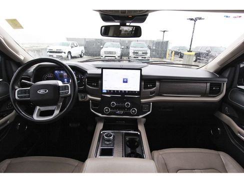 Used 2023 Ford Expedition Limited image 9