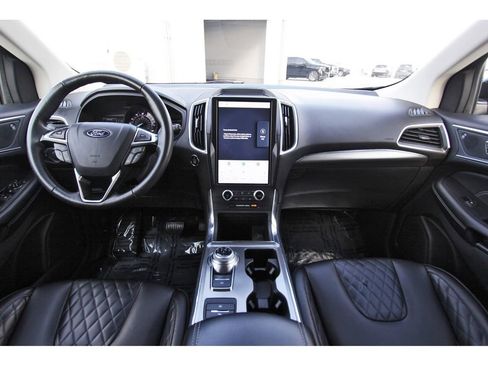 Used 2024 Ford Edge Titanium image 9