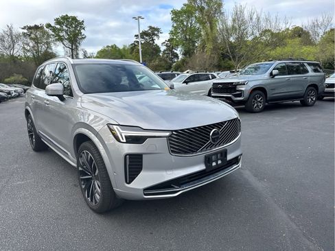 Used 2025 Volvo XC90 B5 Plus image 5