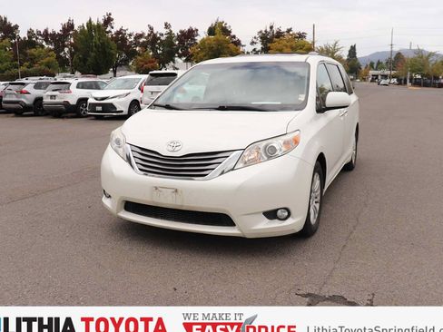 Used 2015 Toyota Sienna XLE w/ XLE Navigation Package FWD image 1
