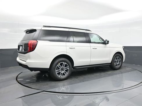 New 2026 Ford Expedition Active image 9