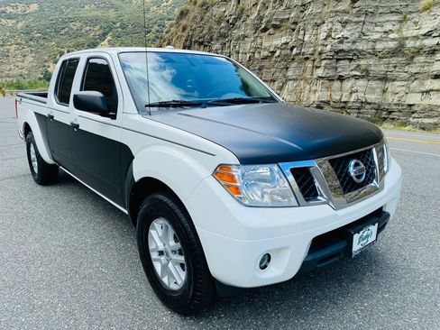 Used 2018 Nissan Frontier SV RWD image 1