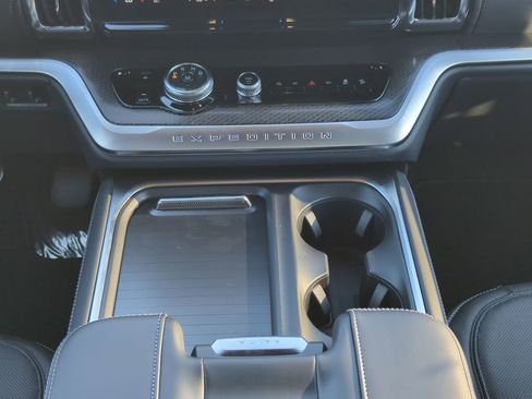 New 2025 Ford Expedition Platinum w/ Stealth Performance Package image 17