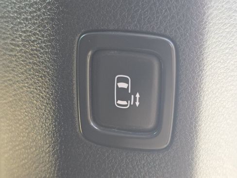Used 2024 Kia Carnival EX FWD image 20