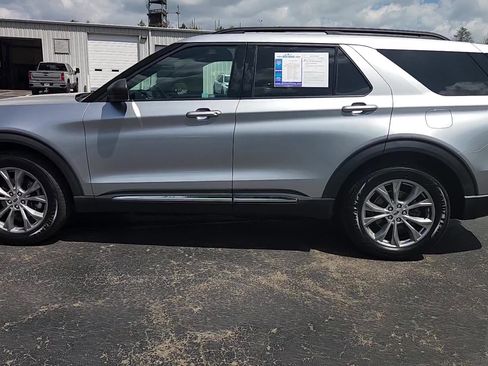 Used 2020 Ford Explorer XLT w/ Equipment Group 202A AWD/4WD image 17