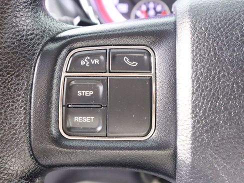 Used 2018 Dodge Grand Caravan SE w/ UConnect Hands-Free Group image 12