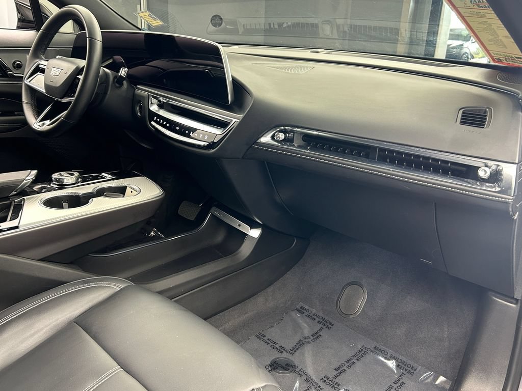 Used 2024 Cadillac Lyriq Tech RWD image 18