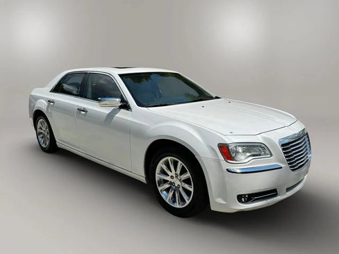 Used 2012 Chrysler 300 Limited RWD image 7