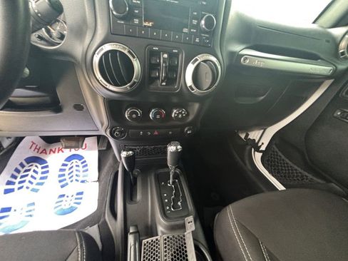 Used 2018 Jeep Wrangler Unlimited Sahara w/ Connectivity Group image 11