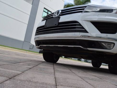 Used 2016 Volkswagen Touareg TDI AWD/4WD image 12