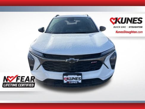 Used 2024 Chevrolet Trax RS w/ Sunroof Package image 5