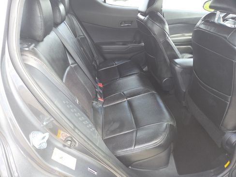 Used 2018 Toyota C-HR XLE FWD image 19