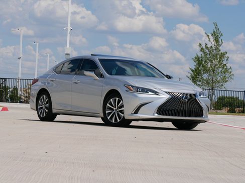 Used 2020 Lexus ES 350 w/ Premium Package FWD image 2