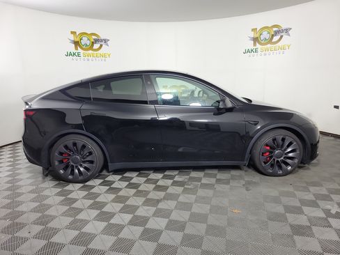 Used 2024 Tesla Model Y Performance AWD/4WD image 4