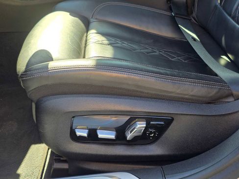 Used 2018 BMW 750i RWD image 24
