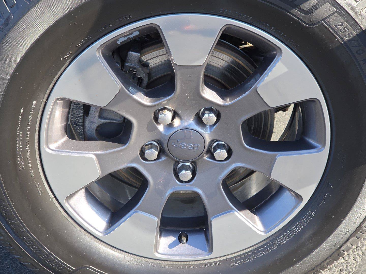 Used 2019 Jeep Wrangler Unlimited Sahara w/ Cold Weather Group AWD/4WD image 5
