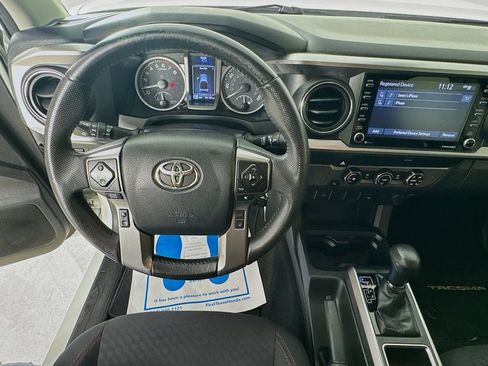 Used 2022 Toyota Tacoma SR5 RWD image 12