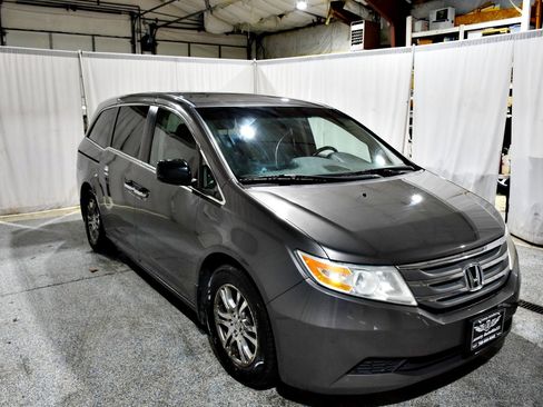 Used 2011 Honda Odyssey EX image 3