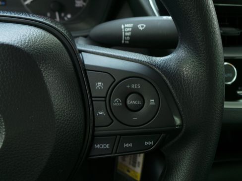 Used 2025 Toyota Corolla LE FWD image 29