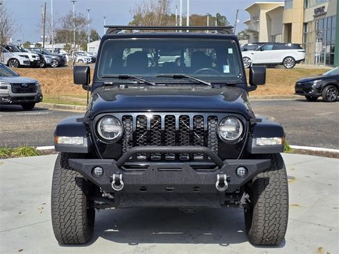 Used 2021 Jeep Gladiator Sport image 2