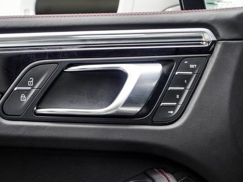 Used 2023 Porsche Macan S AWD/4WD image 40