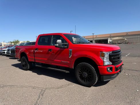 Used 2022 Ford F250 XLT w/ Black Appearance Package AWD/4WD image 3