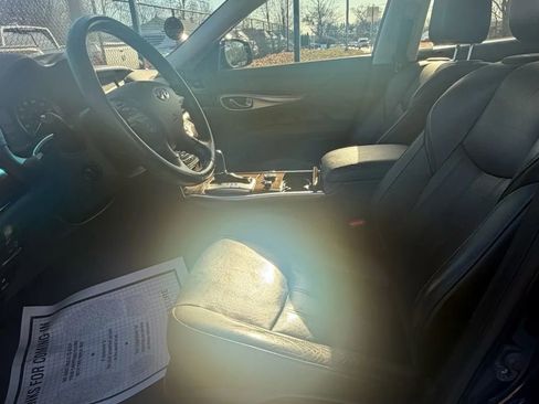 Used 2016 INFINITI Q70 L 3.7 w/ Deluxe Touring Package image 11