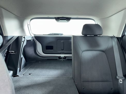 Used 2021 Hyundai Venue SE image 5