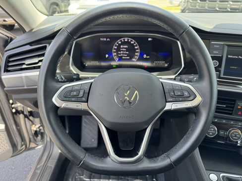 Certified 2023 Volkswagen Jetta SE w/ Panoramic Sunroof Package FWD image 20