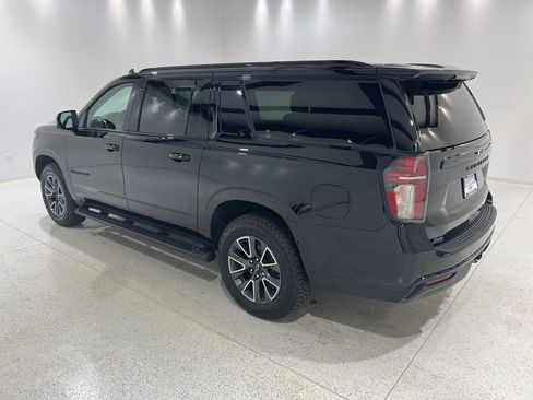 Used 2023 Chevrolet Suburban Z71 w/ Luxury Package image 2