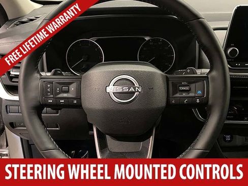 Used 2025 Nissan Rogue SV FWD image 10