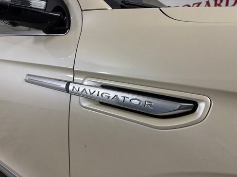 Used 2018 Lincoln Navigator Select w/ Technology Package RWD image 17