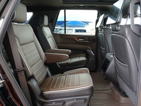 Used 2025 GMC Yukon Denali Ultimate w/ LPO, Floor Liner Package AWD/4WD image 24