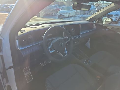 New 2026 Volkswagen Tiguan SE R-Line image 9