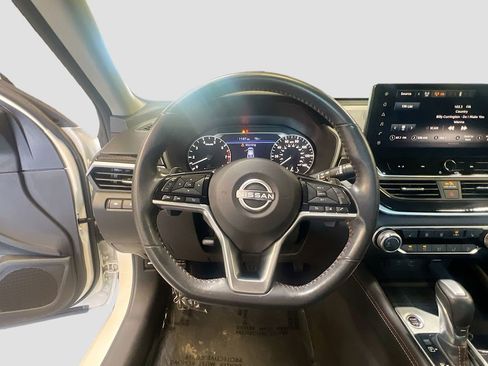 Used 2023 Nissan Altima 2.5 SR w/ SR Premium Package FWD image 11