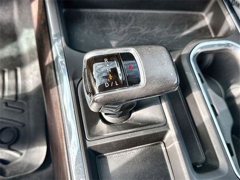 Used 2022 GMC Sierra 1500 SLT w/ SLT Convenience Package image 16