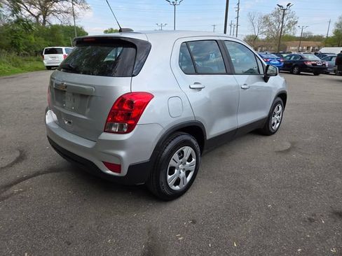 Used 2018 Chevrolet Trax LS FWD image 6