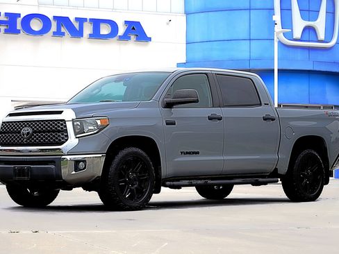 Used 2020 Toyota Tundra SR5 w/ SR5 Leather Package RWD image 1