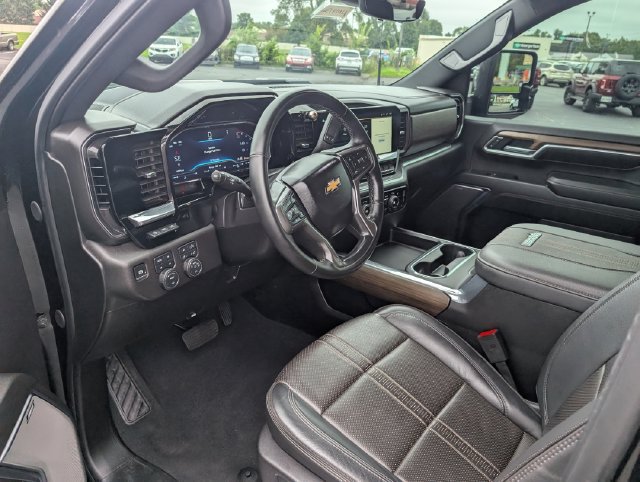 Used 2025 Chevrolet Silverado 3500 High Country w/ High Country Premium Package AWD/4WD image 16