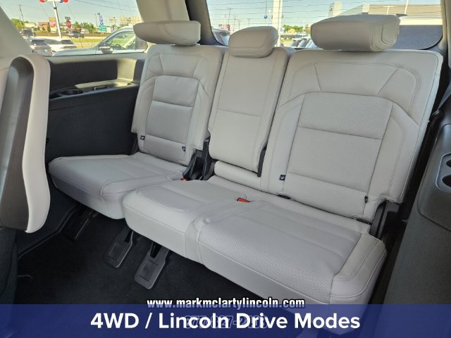New 2026 Lincoln Navigator Premiere AWD/4WD image 9
