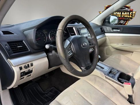 Used 2013 Subaru Outback 2.5i Premium AWD/4WD image 17