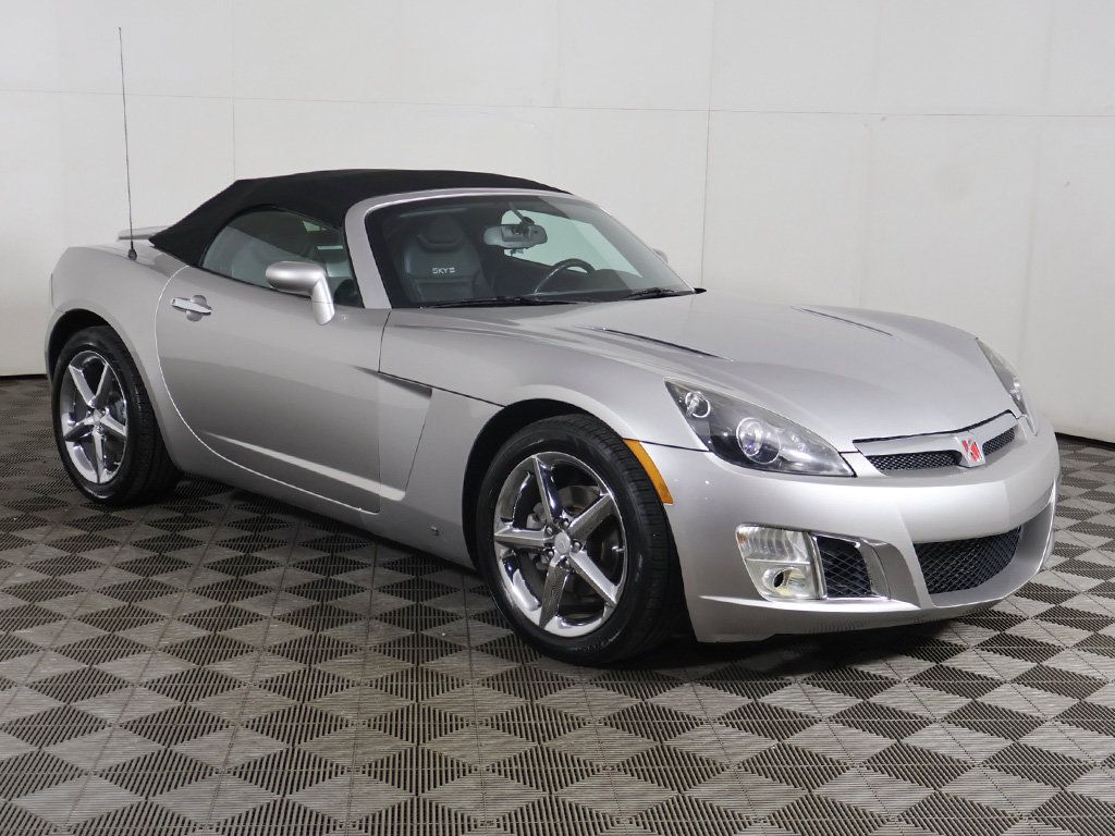 Used 2009 Saturn Sky Red Line RWD image 2
